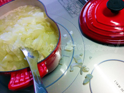 IHの上に食材をこぼしたけど焦げていない