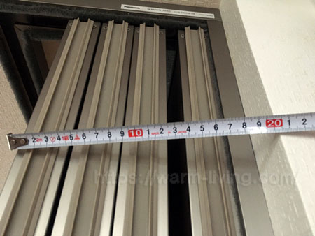 フリーウォールⅡのパネル4枚を収納したときの厚みは約20cm