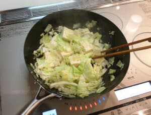 ビタクラフト「スーパー鉄」で野菜炒めの最中