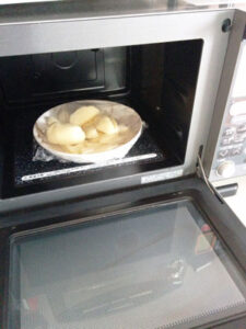 ジャガイモを電子レンジで蒸かす