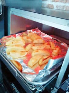 トースターで焼きあがったジャガイモ