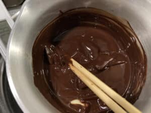 チョコレートを溶かす