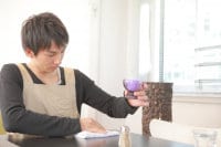 副業するサラリーマンのイメージ