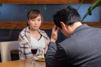 別れ話をするカップル